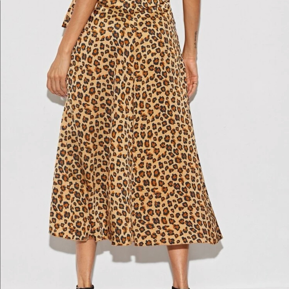 TIE skirt